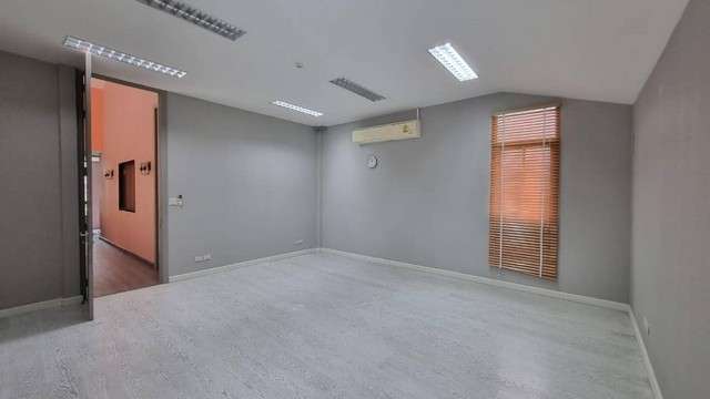 ให้เช่าบ้าน 2 ชั้น พื้นที่ใช้สอย 300 ตร.ม ตกแต่งสวยงาม  ซอยหัวหมาก 8 สามารถทำเป็น Shop หรือ Showroom ได้