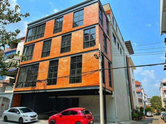 ขายอาคารพาณิชย์ 5 ชั้น ใกล้รถไฟฟ้าสวนหลวง ร.9 ศรีนครินทร์ 40