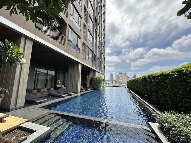 The Line Sukhumvit 71 spacious livable safe 7th floor BTS Phra Khanong