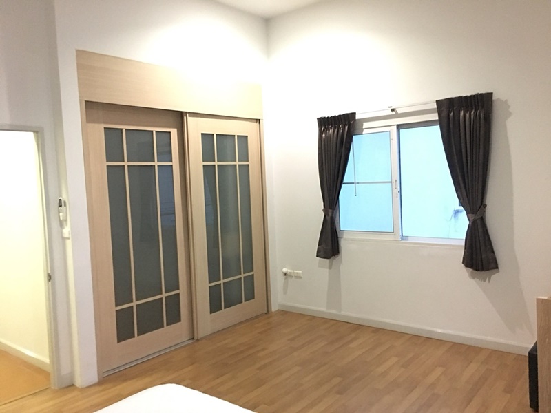 ขายถูกมากทาวน์โฮม 3 ชั้นครึ่ง ม.ยูโรโนวา ซ.ลาดกระบัง 24/1 ใกล้โรบินสัน