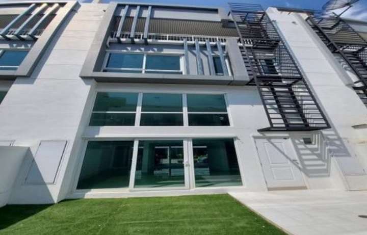 ขายทาวน์โฮม 3 ชั้นครึ่ง หลังมุม สเปซ ลาดพร้าว-เหม่งจ๋าย Space Townhome วังทองหลาง กทม.
