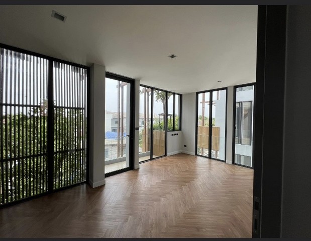 บ้าน Alive Ekamai 0 RAI 0 NGAN 35 ตรว. 3 BEDROOM ใกล้ รพ.ลาดพร้าว เซ็นทรัลอีสวิลล์ สวย บ้านสร้างใหม่