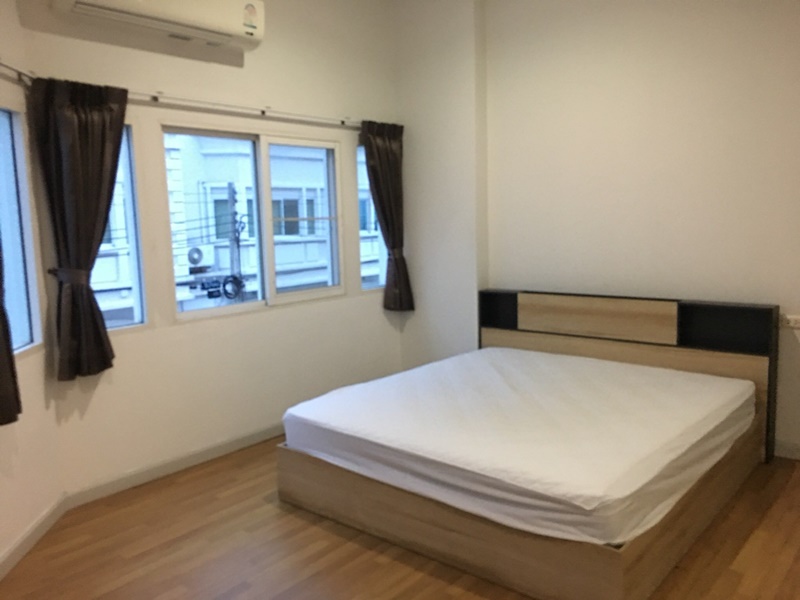 ขายถูกมากทาวน์โฮม 3 ชั้นครึ่ง ม.ยูโรโนวา ซ.ลาดกระบัง 24/1 ใกล้โรบินสัน