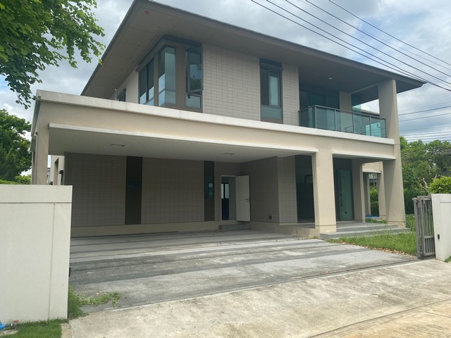 บ้าน เศรษฐสิริ ปิ่นเกล้ากาญจนา 18500000 บ. 4 BEDROOM พ.ท. 13 ตรว. 1 Ngan 0 RAI ใกล้กับ สมาคมปักษ์ใต้ ทำเลดี กรุงเทพ