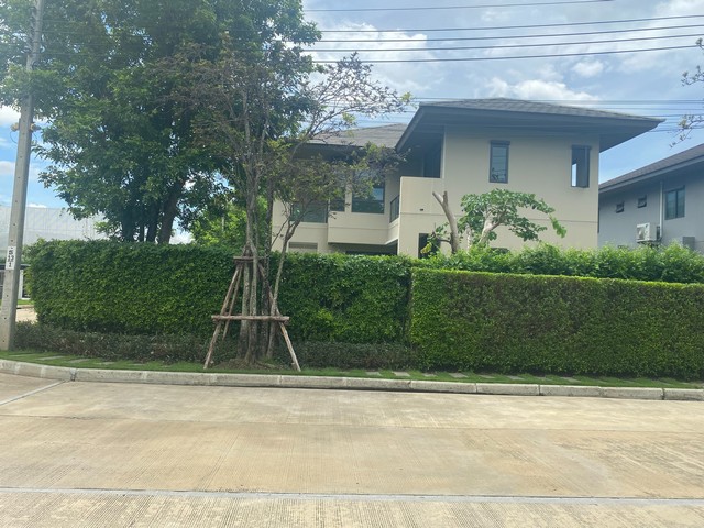 บ้าน เศรษฐสิริ ปิ่นเกล้ากาญจนา 18500000 บ. 4 BEDROOM พ.ท. 13 ตรว. 1 Ngan 0 RAI ใกล้กับ สมาคมปักษ์ใต้ ทำเลดี กรุงเทพ