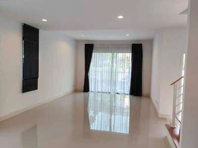 WW77  ขาย หมู่บ้านดีไลท์ บางนา-ศรีนครินทร์ ถนนศรีนครินทร์  ซอยอัมพร