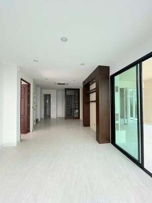 WW78  ขาย หมู่บ้านซอนเน่ ศรีนครินทร์-บางนา บ้านใหม่ไม่เคยเข้าอยู่ ถนนเฉลิมพระเกียรติ ร.9 ซอย28 แยก14-1
