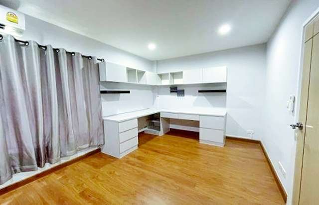 วงแหวน-รามอินทรา คู้บอน 3นอน ให้เช่า ทาวน์โฮม 3 ชั้น พร้อมเฟอร์  4น้ำ 179 ตรม. ปัญญาอินทรา รถไฟฟ้าสายสีชมพู