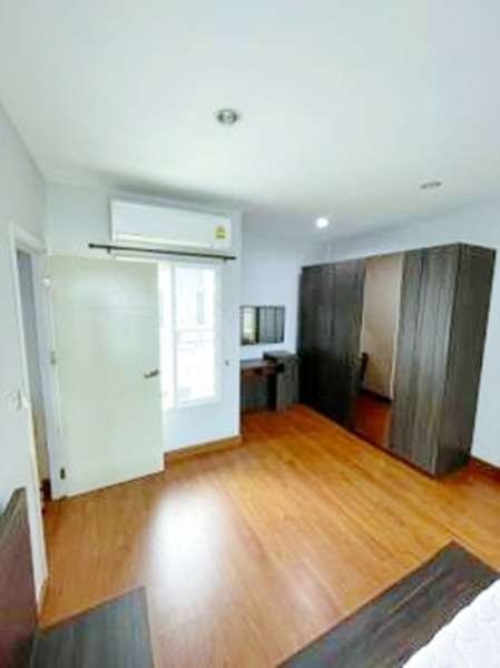 วงแหวน-รามอินทรา คู้บอน 3นอน ให้เช่า ทาวน์โฮม 3 ชั้น พร้อมเฟอร์  4น้ำ 179 ตรม. ปัญญาอินทรา รถไฟฟ้าสายสีชมพู