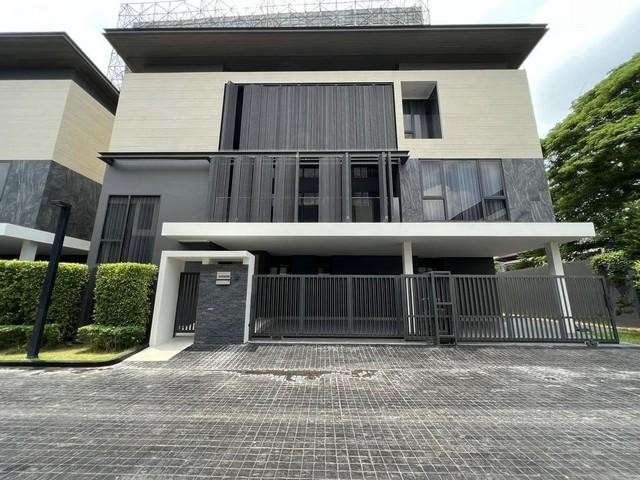 Sm274  ขายบ้านเดี่ยว สไตล์โมเดอร์น The Urban Reserve Rama 9-Motorway  พร้อมลิฟท์และสระว่ายน้ำ