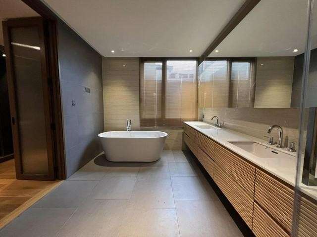 Sm274  ขายบ้านเดี่ยว สไตล์โมเดอร์น The Urban Reserve Rama 9-Motorway  พร้อมลิฟท์และสระว่ายน้ำ