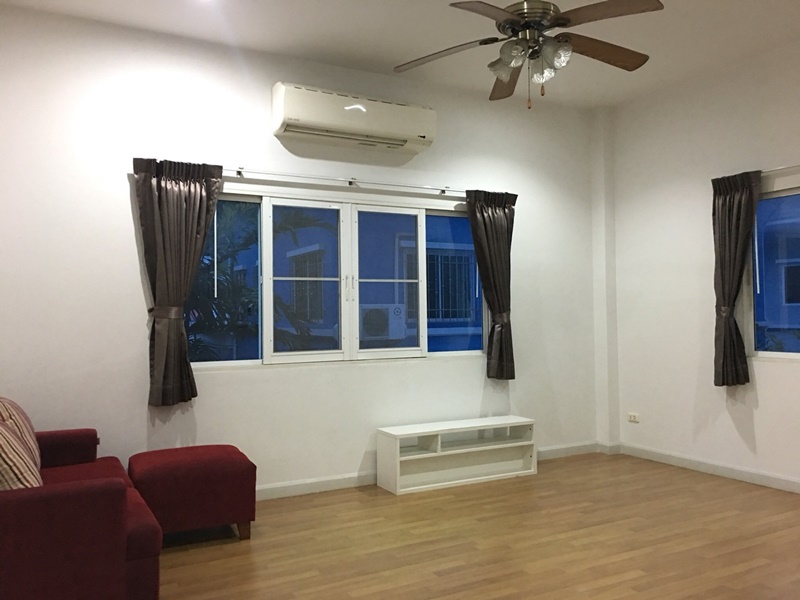 ขายถูกมากทาวน์โฮม 3 ชั้นครึ่ง ม.ยูโรโนวา ซ.ลาดกระบัง 24/1 ใกล้โรบินสัน