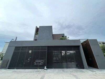 JJ362   ขายบ้านเดี่ยว 3 ชั้นในซอยนาคนิวาส 37 หลังเซ็นทรัลอีสต์วิลล์ เลียบด่วนเอกมัย รามอินทรา บ้านพร้อมเข้าอยู่ตกแต่งครบ #ทำเลทอง