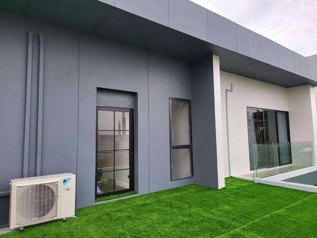 ให้เช่าบ้านเดี่ยว3 ชั้น 3 master bedroom, 5ห้องน้ำ หลังมุม มีลิฟท์ Rooftopโครงการบูก้าน กรุงเทพกรีฑา BuGaan Krungthep-Kreetha