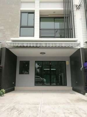 JJ350  เช่า ทาวน์โฮม 3 ชั้น หมู่บ้านกลางเมือง ซ.รามคำแหง39