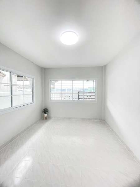 ขายบ้านรีโนเวทใหม่ฟังก์ชั่นครบ ห่างจากถนนสุขประยูร 200 เมตร มบ.วนิดา นาป่าในแหล่งชุมชน