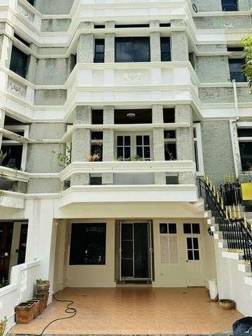 Sn376 ให้เช่าทาวน์โฮม 4 ชั้น  400  ตร.ม.  หมู่บ้านชิชาคาสเซิล สุขุมวิท 31 หลัง มศว.ประสานมิตร