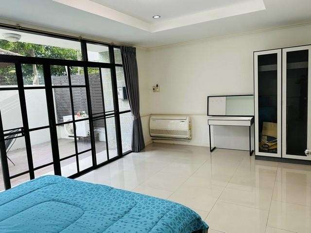 Sn376 ให้เช่าทาวน์โฮม 4 ชั้น  400  ตร.ม.  หมู่บ้านชิชาคาสเซิล สุขุมวิท 31 หลัง มศว.ประสานมิตร
