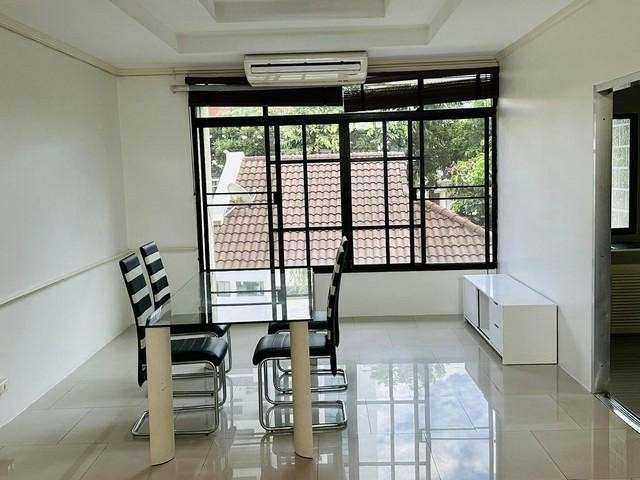 Sn376 ให้เช่าทาวน์โฮม 4 ชั้น  400  ตร.ม.  หมู่บ้านชิชาคาสเซิล สุขุมวิท 31 หลัง มศว.ประสานมิตร