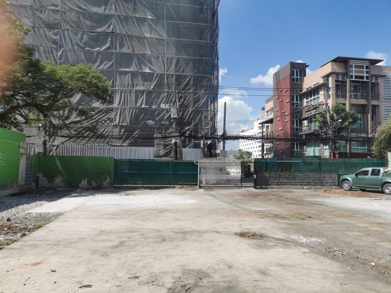 ที่ดิน 168ตรว. ซอยสุภาพงษ์ ถนนศรีนครินทร์ 40-42 ตรงข้ามซีคอนสแควร์ ใกล้ MRT สวนหลวง ร.9