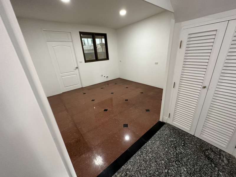 บ้านเดี่ยว​โฮมออฟฟิศ 3 ชั้น 524ตรม 112ตรว ใกล้ BTS ลาดพร้าว 83