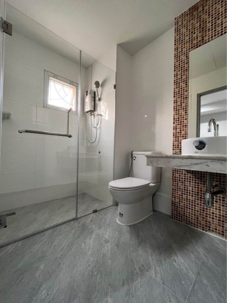 ให้เช่าทาวน์โฮม 3 ชั้น Modern Style ซอยสุขุมวิท 52 เหมาทำโฮมออฟฟิศหรือพักอาศัย เดินทางสะดวก ใกล้ BTS บางจาก (AH-N1297)