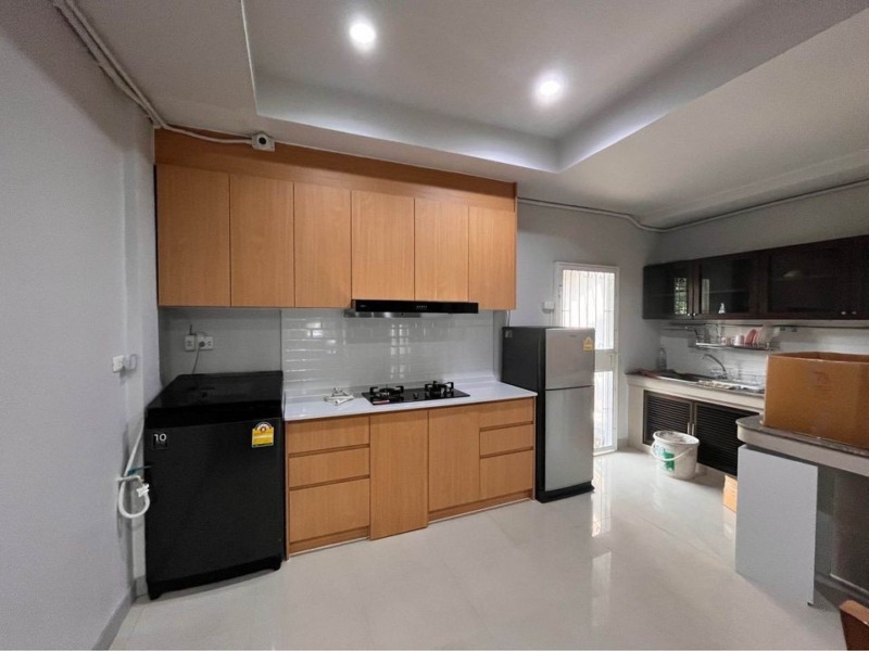 ให้เช่าทาวน์โฮม 3 ชั้น Modern Style ซอยสุขุมวิท 52 เหมาทำโฮมออฟฟิศหรือพักอาศัย เดินทางสะดวก ใกล้ BTS บางจาก (AH-N1297)