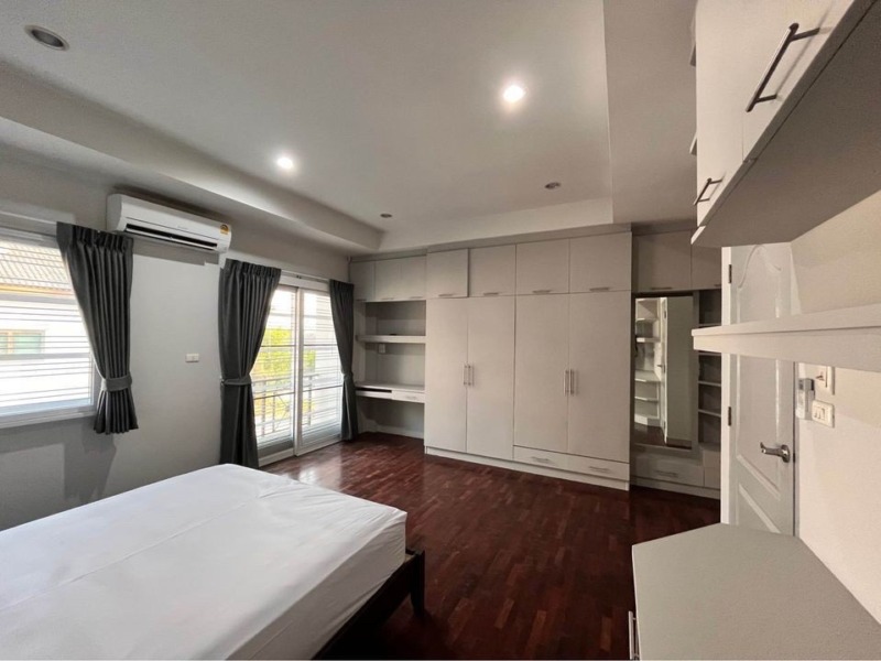 ให้เช่าทาวน์โฮม 3 ชั้น Modern Style ซอยสุขุมวิท 52 เหมาทำโฮมออฟฟิศหรือพักอาศัย เดินทางสะดวก ใกล้ BTS บางจาก (AH-N1297)
