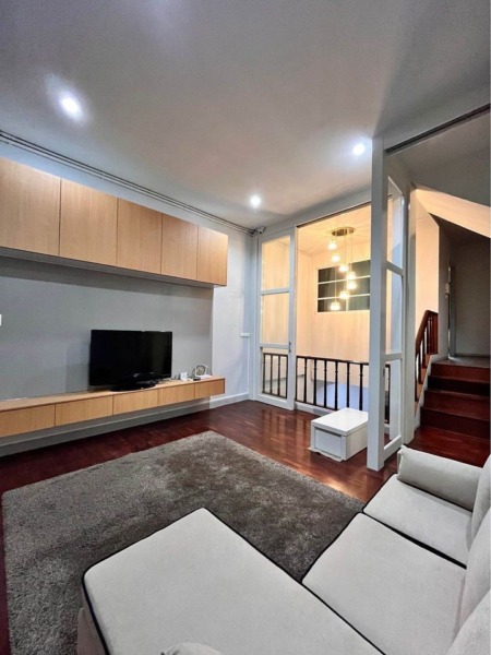 ให้เช่าทาวน์โฮม 3 ชั้น Modern Style ซอยสุขุมวิท 52 เหมาทำโฮมออฟฟิศหรือพักอาศัย เดินทางสะดวก ใกล้ BTS บางจาก (AH-N1297)