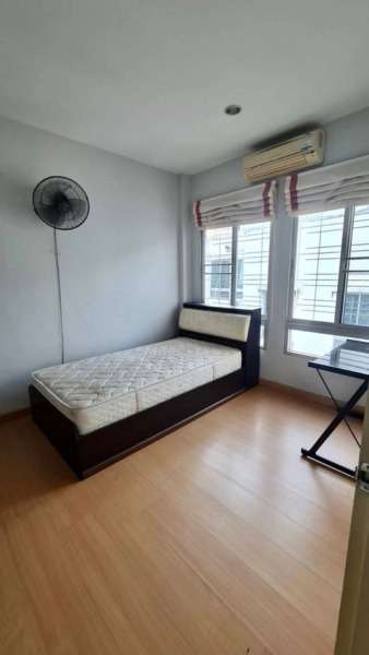 ให้เช่าทาวน์โฮม 3 ชั้น เฟอร์ครบพร้อมอยู่ซอยศรีนครินทร์ 24 บ้านกลางเมือง เดอะรอยัลโมนาโค ใกล้รพ.สมิติเวชศรีนครินทร์ (AH-N1299)