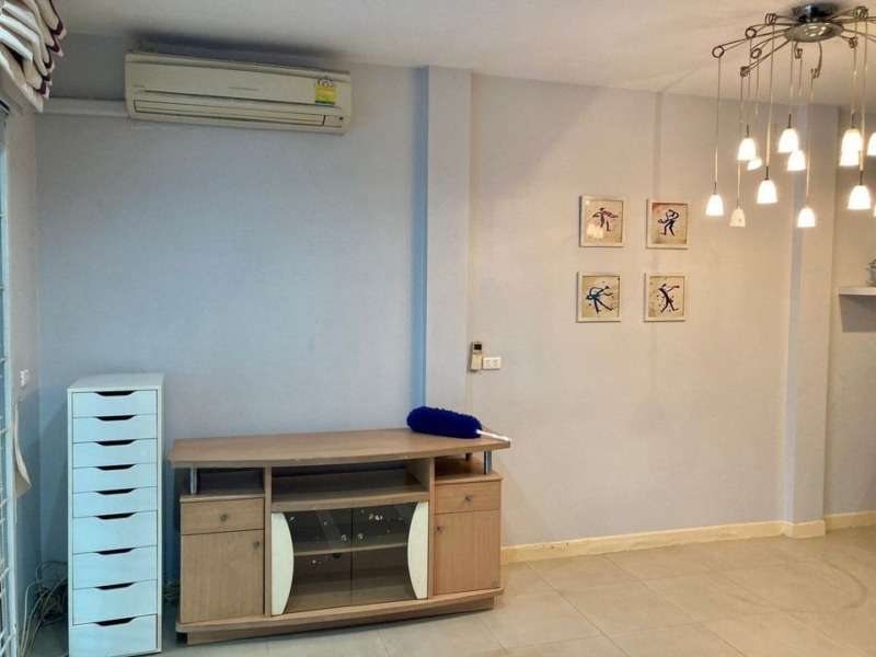 ให้เช่าทาวน์โฮม 3 ชั้น เฟอร์ครบพร้อมอยู่ซอยศรีนครินทร์ 24 บ้านกลางเมือง เดอะรอยัลโมนาโค ใกล้รพ.สมิติเวชศรีนครินทร์ (AH-N1299)