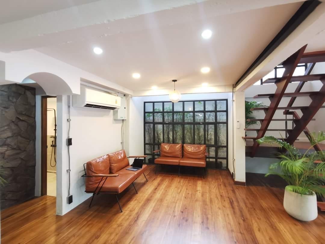 ขายบ้านเดี่ยว 2 ชั้น เนื้อที่ 73 ตร.วา ถนนสุขุมวิท 77 อ่อนนุช 17 สไตล์ Modern Loft พร้อมสระว่ายน้ำ เข้า-ออกได้หลายทาง ใกล้ห้างธัญญาพาร์ค (AH-T1378)
