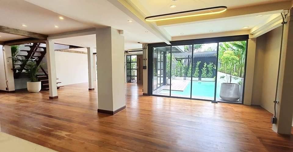 ขายบ้านเดี่ยว 2 ชั้น เนื้อที่ 73 ตร.วา ถนนสุขุมวิท 77 อ่อนนุช 17 สไตล์ Modern Loft พร้อมสระว่ายน้ำ เข้า-ออกได้หลายทาง ใกล้ห้างธัญญาพาร์ค (AH-T1378)