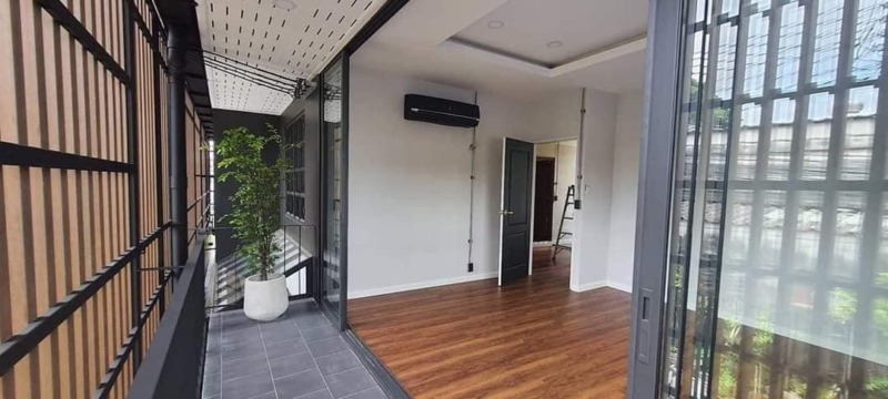 ขายบ้านเดี่ยว 2 ชั้น เนื้อที่ 73 ตร.วา ถนนสุขุมวิท 77 อ่อนนุช 17 สไตล์ Modern Loft พร้อมสระว่ายน้ำ เข้า-ออกได้หลายทาง ใกล้ห้างธัญญาพาร์ค (AH-T1378)