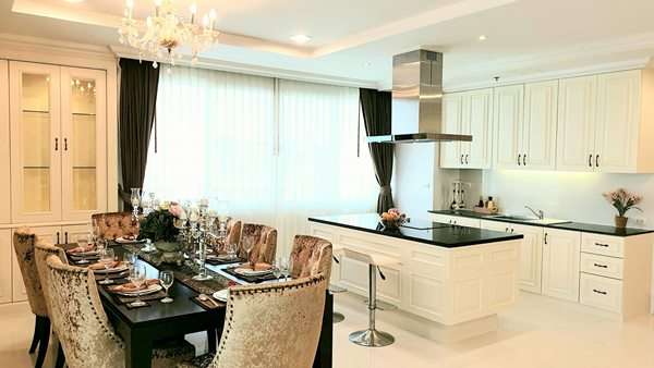 Luxury Service Apartment for rent Sukhumvit 39 Duplex Penthouses 4 bedrooms 4 bathroom Tel +66-62-993-5546