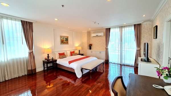 Luxury Service Apartment for rent Sukhumvit 39 Duplex Penthouses 4 bedrooms 4 bathroom Tel +66-62-993-5546