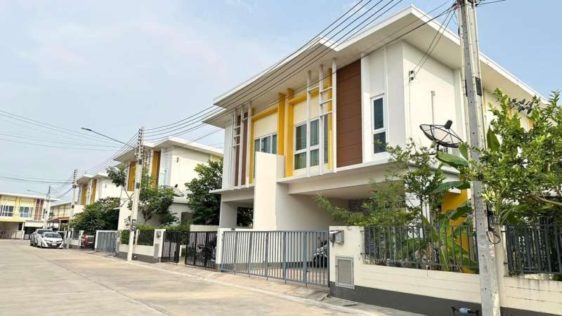 ขายบ้านแฝด หมู่บ้านพาโนวิลเลจ เพียง 2.6 ล้านบาทเท่านั้น  พื้นที่ 38 ตร.ว.
