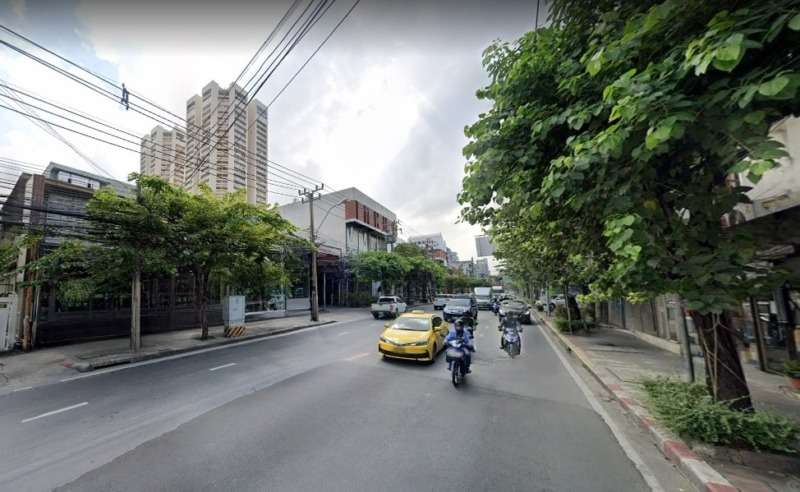 ขายบ้าน ในซอยเอกมัย ใกล้ดองกิมอลล์ ทองหล่อ !