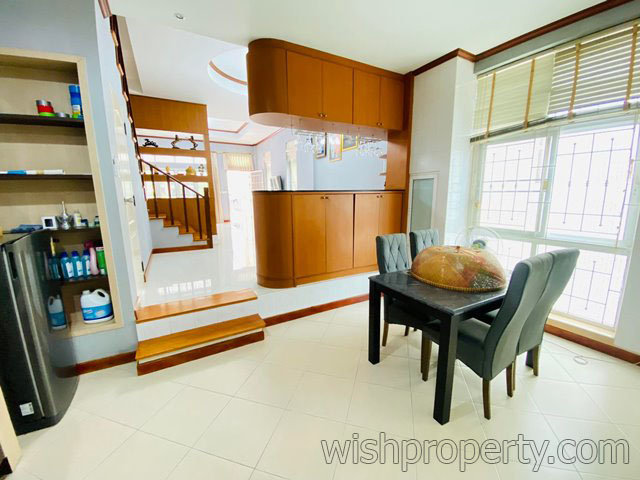 ทาวน์โฮม ศิรินโฮม ซอยลาดพร้าว101 (Sirin Home Latphrao) เนื้อที่ 28.8  ตารางวา (หลังมุม) ถนนลาดพร้าว