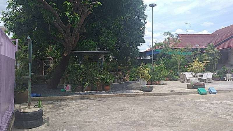 Good condition house : pakkret village near Suankularb nonthaburi school Tel. 0819320828 , 0863177367 (parunyu)