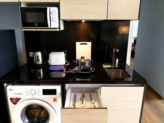 Condo Park 24 Condominium with large garden in the heart of Emporium area near BTS Phrom Phong