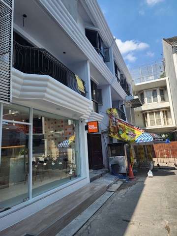 Commercial Space For rent near BTS Ploenchit ,MRT Lumpini