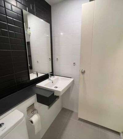R7 ห้องใหญ่ สามารถเดินทะลุสระว่ายน้ำได้เลย เงียบ สงบ ปลอดภัย สไตล์รีสอร์ท ขายพร้อมผู้เช่า หมดสัญญา ก.ย 66