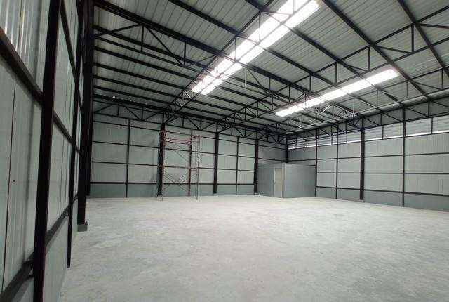 ให้เช่าโกดัง พื้นที่รวม 800 ตรม. โกดัง 168 ตรม. ที่จอดรถเยอะ ย่านถนนศรีนครินทร์-ร่มเกล้า