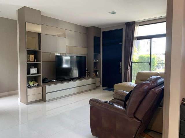 KM199 For Sale ขาย บ้านเดี่ยว 2 ชั้น หมู่บ้านมัณฑนา บางนา กม.7 บ้านหันหน้าทิศใต้ ใกล้ห้างเมก้าบางนา