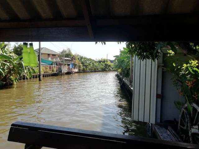 ขายด่วน บ้านสวนริมคลองบางเชือกหนัง  ซอยจรัญ 13 เขตภาษีเจริญ  กรุงเทพ