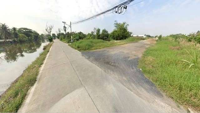 ที่ดินติดถนน 2 ด้าน ถ.เลียบคลอง 4 คลองหลวง ใกล้มอเตอร์เวย์