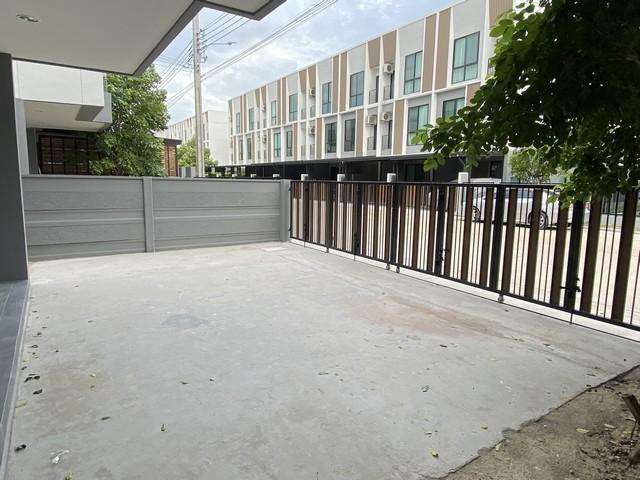 ให้เช่าโฮมออฟฟิศ 3 ชั้น ใกล้สนามบินดอนเมือง ติดถนนใหญ่ Nue Connex House 4 ห้องนอน 4 ห้องน้ำพื้นที่ใช้สอย 220 ตรม. ใกล้ BTS สถานี คปอ.