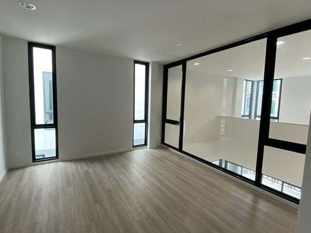 ให้เช่าโฮมออฟฟิศ 3 ชั้น ใกล้สนามบินดอนเมือง ติดถนนใหญ่ Nue Connex House 4 ห้องนอน 4 ห้องน้ำพื้นที่ใช้สอย 220 ตรม. ใกล้ BTS สถานี คปอ.
