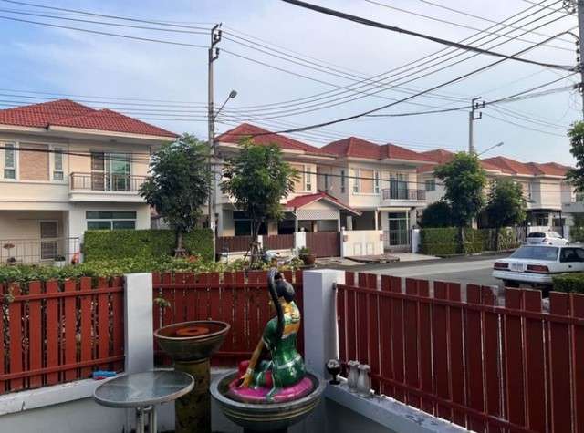 ขายบ้าน หมู่บ้านนนท์นิชา   ซอยแก้วอินทร์บางใหญ่ ฝั่งตรงข้ามเซ็นทรัลเวสเกต